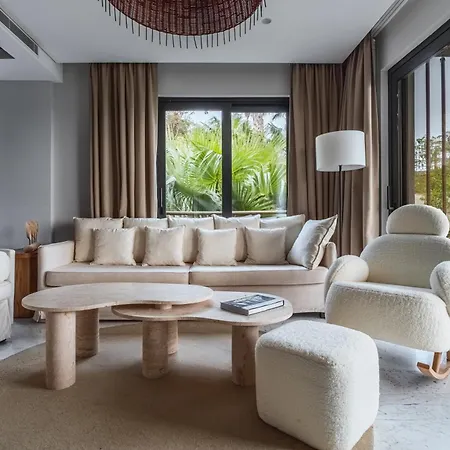 2-Bedroom Beachfront Flat With Hotel Amenities