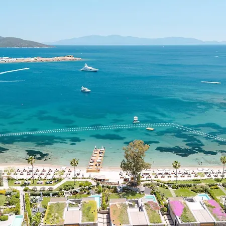 2-Bedroom Beachfront Flat With Hotel Amenities