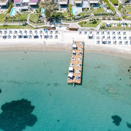 Appartement 2-Bedroom Beachfront Flat With Hotel Amenities *