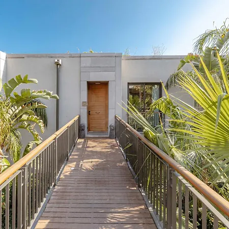 2-bedroom Beachfront Flat With Amenities 博德鲁姆