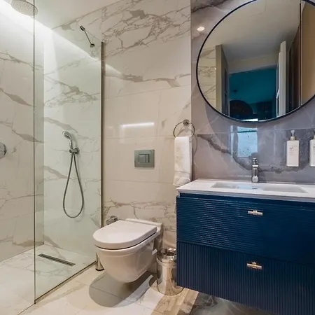 2-Bedroom Beachfront Flat With Hotel Amenities