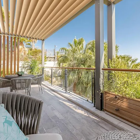 2-Bedroom Beachfront Flat With Hotel Amenities