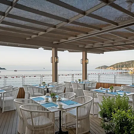 2-bedroom Beachfront Flat With Amenities * בודרום