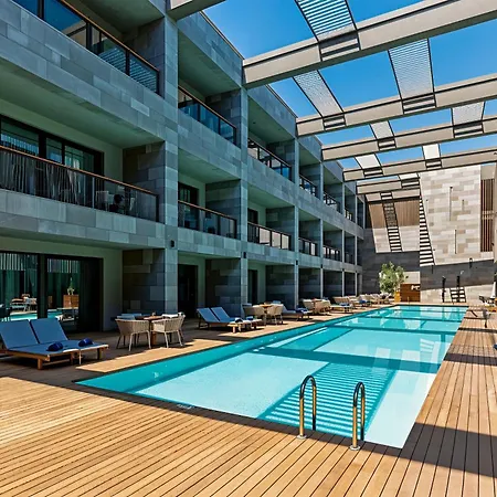 דירה 2-bedroom Beachfront Flat With Amenities *