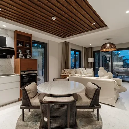 2-bedroom Beachfront Flat With Amenities דירה *